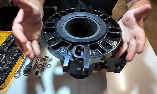 Learn how to install split flanges on the BERMAD M10 Electromagnetic Flow Meter (grooved ends model)